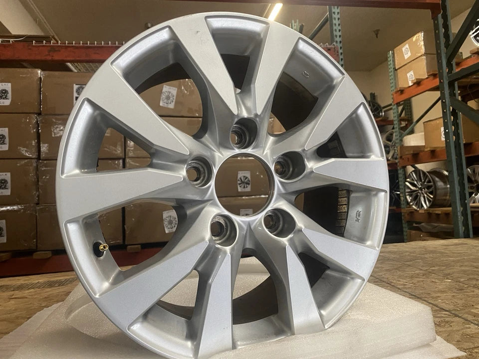 18" Toyota Land Cruiser LC200 SILVER Factory OEM ORIGINAL RIM 75195