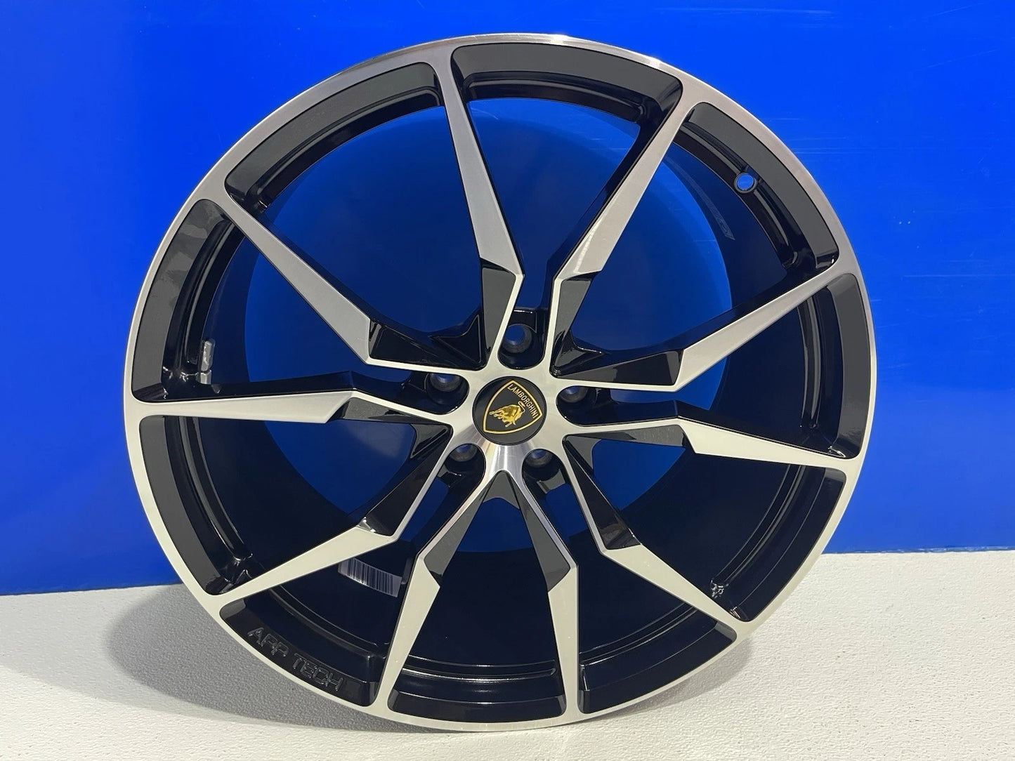 20” Lamborghini Aventador Front Wheel Factory OEM Apech Rim 470601017AR, 9.0Jx20